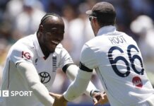 The Ashes: England battle against Alex Carey hundred in crucial Adelaide Test BBC Sport microphone and phone