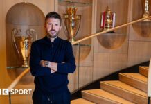 Manchester United: The tactics Michael Carrick will hope can fix club Image of Man United head coach Michael Carrick in front of trophies at Carrington Training Ground