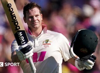 The Ashes 2025-26: Steve Smith and Travis Head push England towards Sydney defeat BBC Sport microphone and phone