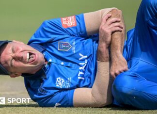 T20 World Cup: Wayne Madsen dislocates shoulder in Italy’s debut Wayne Madsen winces in pain