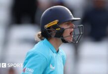 England v New Zealand: Charlie Dean drags hosts to victory in one-wicket win BBC Sport microphone and phone