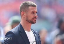 Women’s Super League: Brighton boss Dario Vidosic leaves club Dario Vidosic